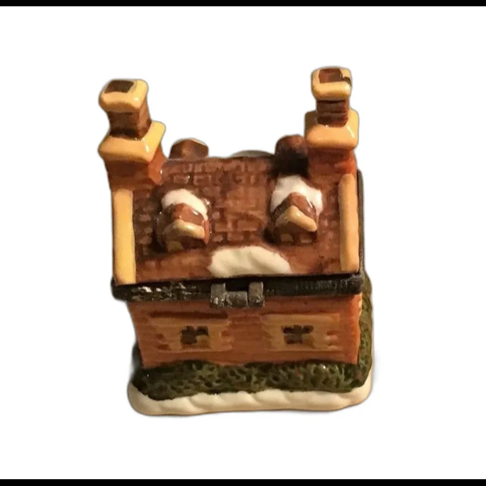 Vintage 3 Story English Cottage Hinged Trinket Box Snowy Winter House Porcelain